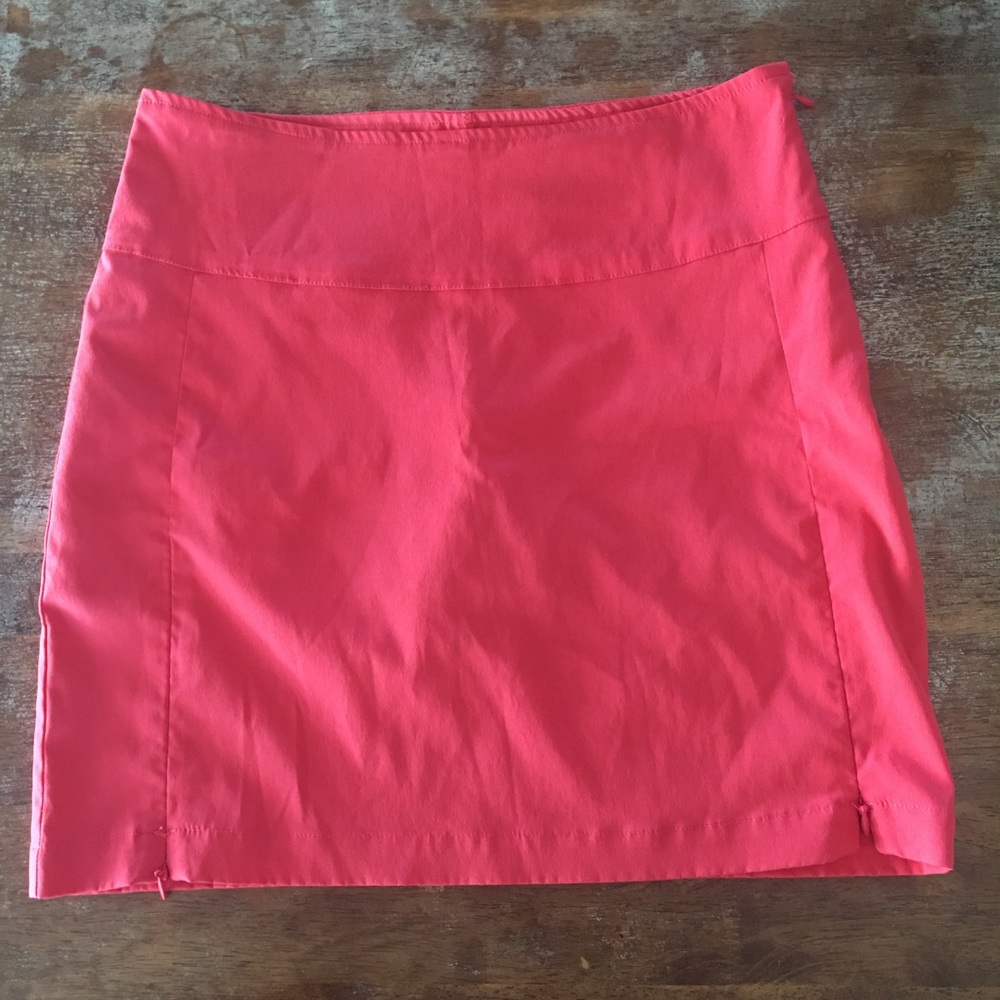 Antígua Desert Dry Woman's Red Golf Skirt